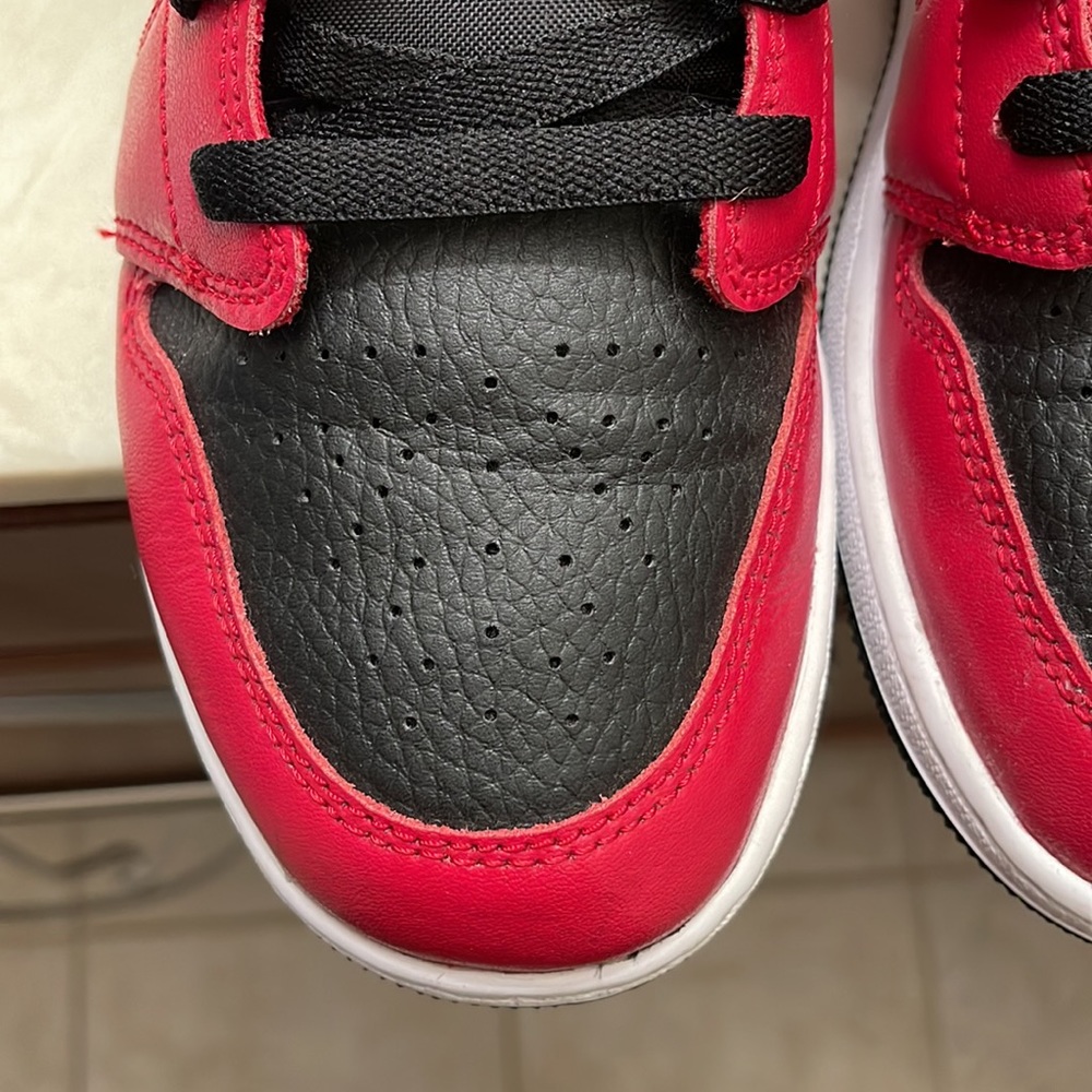 Chicago Red Jordan’s Lows Grade School Youth 7 - Picture 7 of 8